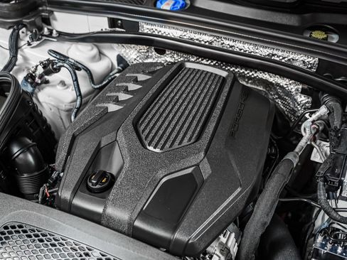 Certified 2026 Porsche Macan AWD/4WD image 13