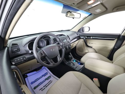 Used 2012 Kia Sorento LX image 10