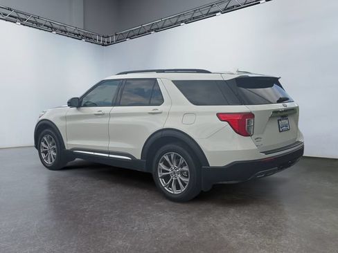 Used 2024 Ford Explorer XLT w/ Equipment Group 202A AWD/4WD image 3