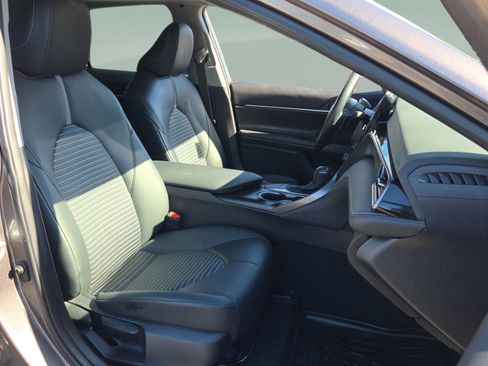 Used 2024 Toyota Camry SE image 16