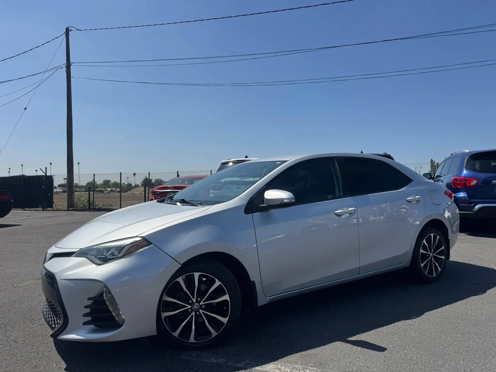 Used 2017 Toyota Corolla SE w/ Carpet Mat Package (TMS) FWD image 2