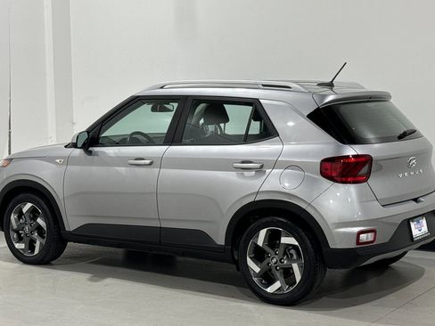 Used 2023 Hyundai Venue SEL image 31