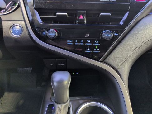 Certified 2022 Toyota Camry XLE w/ Cold Weather Package image 18