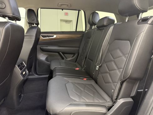 Used 2024 Volkswagen Atlas SE FWD image 26