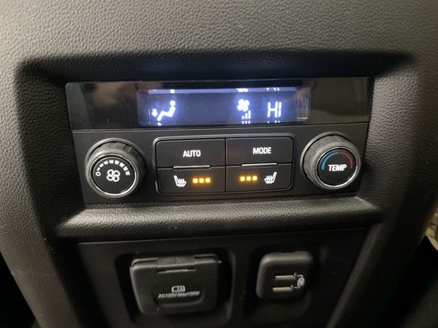 Certified 2023 Chevrolet Traverse Premier image 32