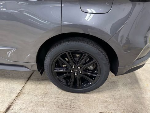 Used 2024 Ford Edge ST-Line w/ Class II Trailer Tow Package image 9