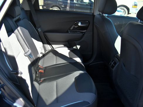 Used 2022 Kia Niro EX image 41