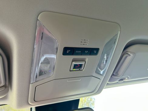 Used 2025 Toyota RAV4 XLE FWD image 28