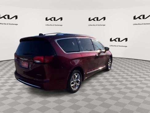 Used 2020 Chrysler Pacifica Limited image 8