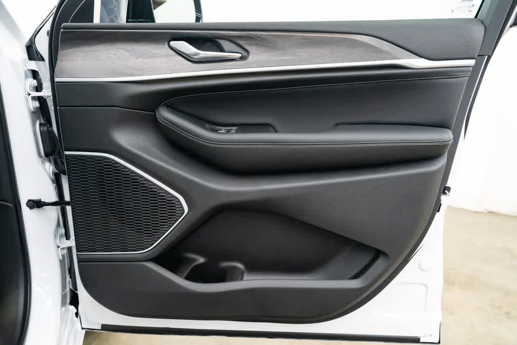 New 2026 Jeep Grand Cherokee Limited AWD/4WD image 29