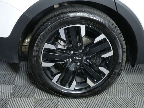 Certified 2025 Kia Telluride SX image 9