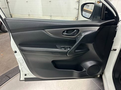 Used 2022 Nissan Rogue Sport S image 17