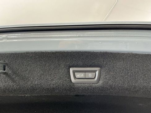 Used 2023 BMW 760i xDrive image 32