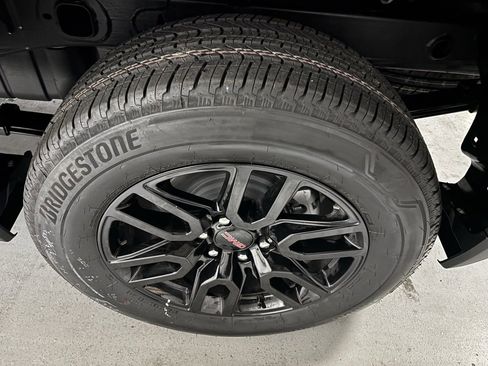 New 2026 GMC Sierra 1500 Elevation image 6