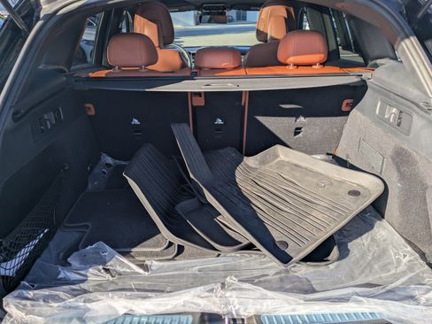 Used 2023 Mercedes-Benz GLC 300 w/ Exclusive Trim Package image 12