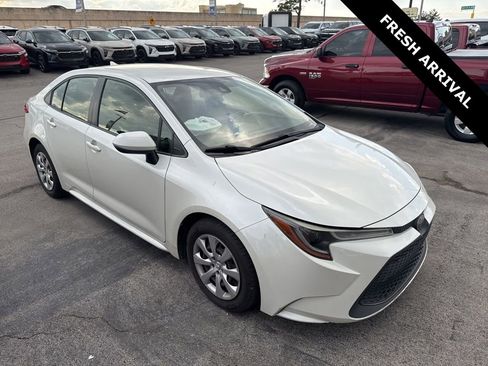Used 2020 Toyota Corolla LE FWD image 3
