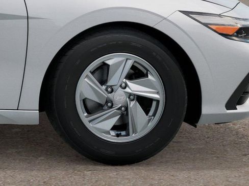 New 2025 Hyundai Elantra SE image 8