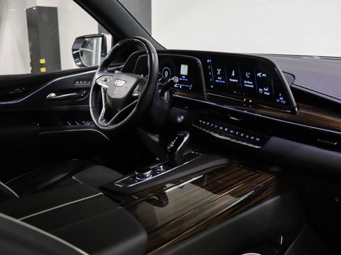 Used 2023 Cadillac Escalade Premium Luxury AWD/4WD image 23
