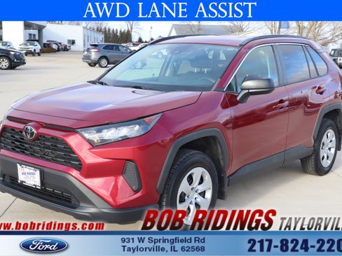 Used 2021 Toyota RAV4 LE image 1