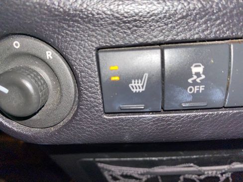 Used 2015 Jeep Wrangler Unlimited Rubicon w/ Connectivity Group AWD/4WD image 30