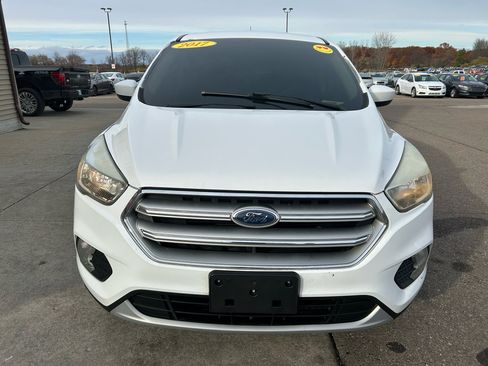 Used 2017 Ford Escape SE image 2