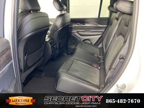 New 2026 Jeep Grand Cherokee Altitude image 30