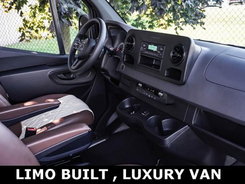 Used 2023 Mercedes-Benz Sprinter 2500 image 13