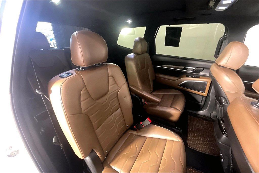 Used 2022 Kia Telluride SX w/ SX Prestige Package AWD/4WD image 36