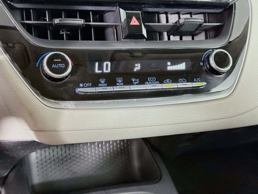 Used 2022 Toyota Corolla LE FWD image 20
