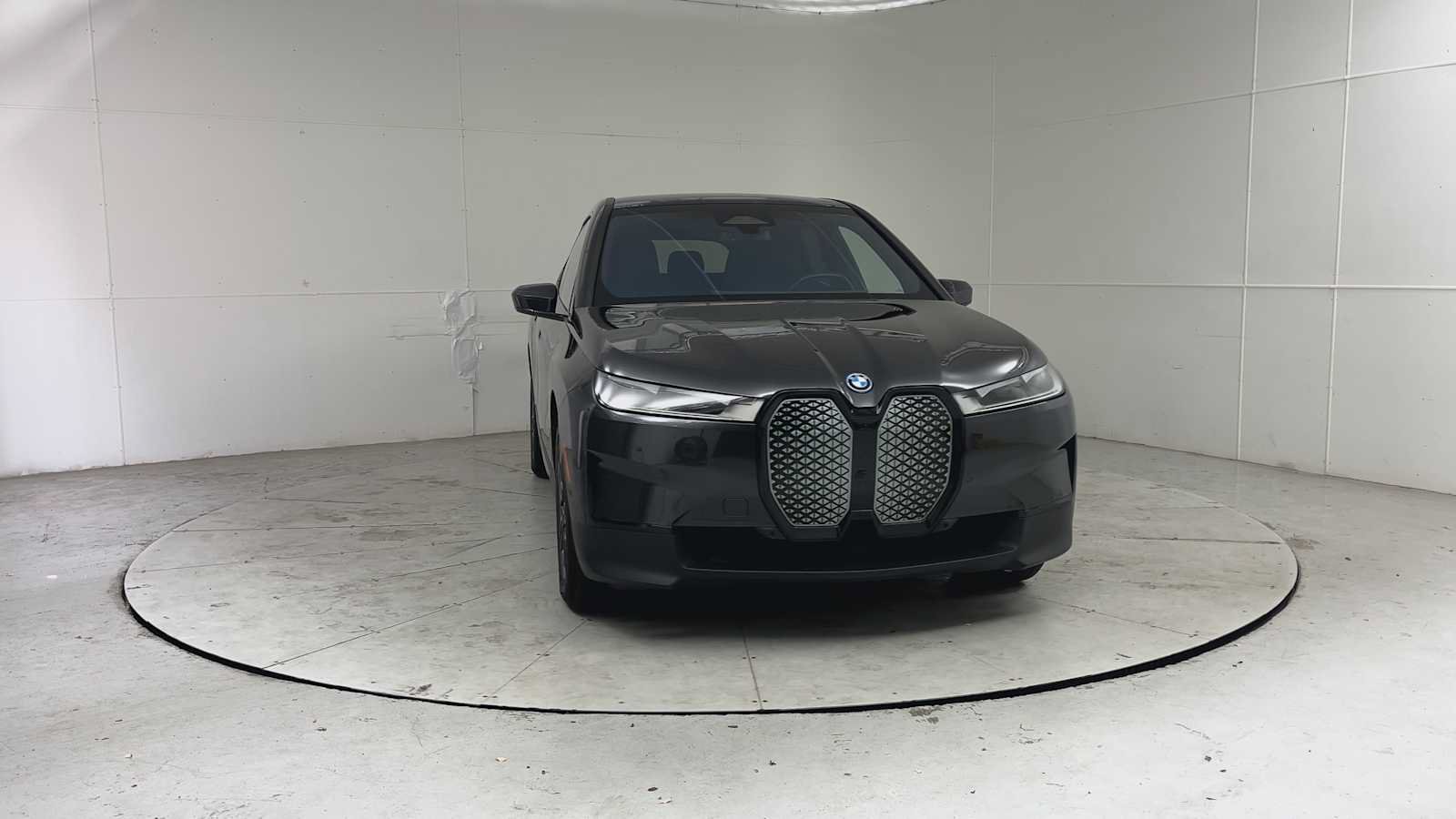 Used 2024 BMW iX xDrive50 w/ Convenience Package AWD/4WD image 7