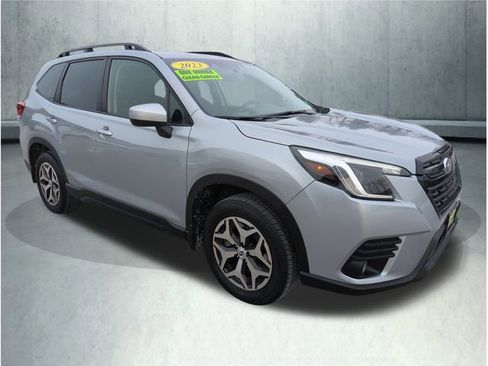 Used 2023 Subaru Forester Premium image 8