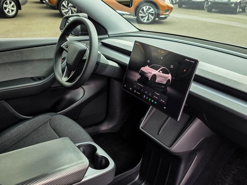 Used 2026 Tesla Model Y AWD image 37