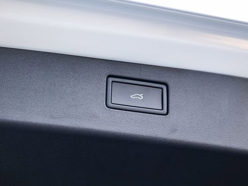 New 2026 Volkswagen Tiguan SE image 19