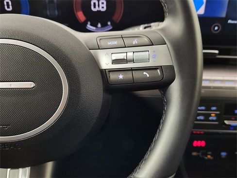 Certified 2025 Hyundai Kona SEL image 18