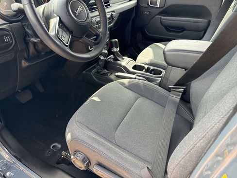 Used 2024 Jeep Gladiator Sport AWD/4WD image 12