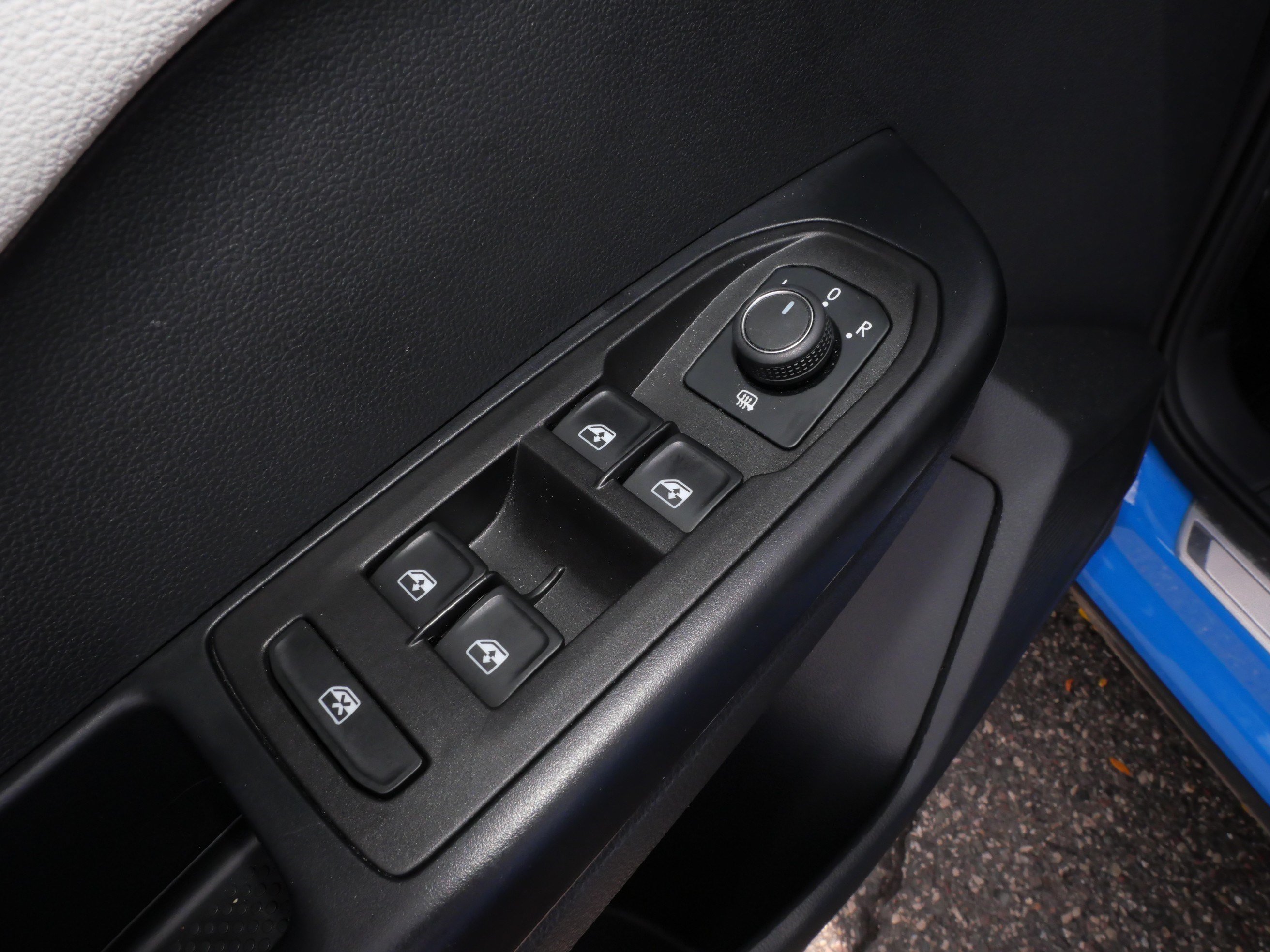Certified 2025 Volkswagen Taos SEL AWD/4WD image 19