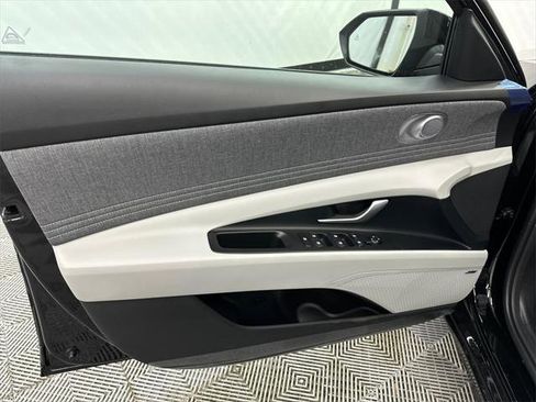 New 2026 Hyundai Elantra Limited image 11