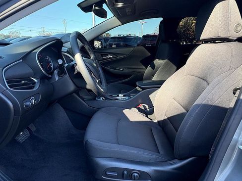 Certified 2025 Chevrolet Malibu RS image 9