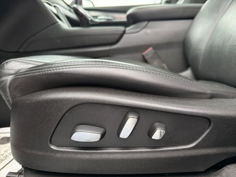 Used 2018 Cadillac XT5 Luxury w/ LPO, Sport Package image 18