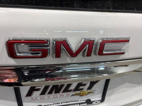 Certified 2024 GMC Terrain SLE image 3
