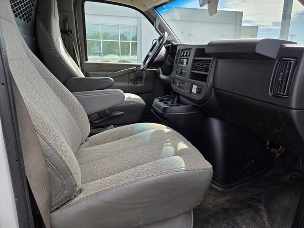 Used 2019 Chevrolet Express 2500 w/ Driver Convenience Package RWD image 7