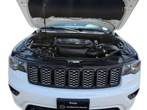 Used 2019 Jeep Grand Cherokee Altitude AWD/4WD image 17