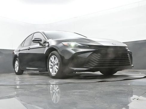 Used 2026 Toyota Camry LE FWD image 23