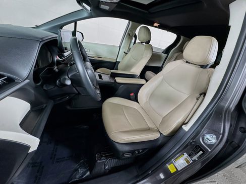 Certified 2024 Toyota Sienna XLE FWD image 12