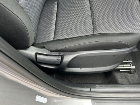 Used 2025 Kia Soul LX w/ LX Technology Package FWD image 32