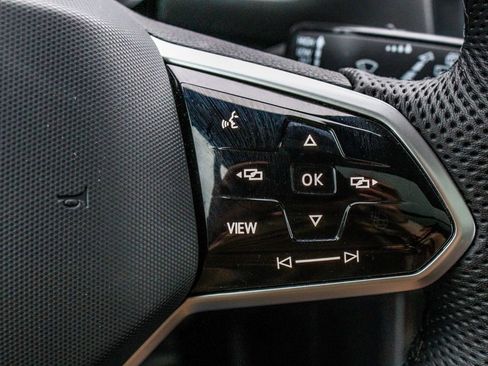 Used 2022 Volkswagen Tiguan SE R-Line image 14