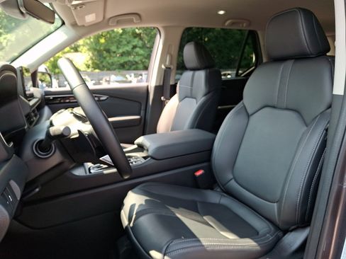Used 2025 Honda Pilot EX-L image 11