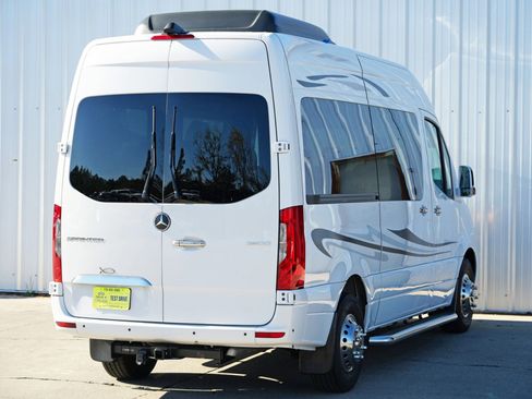 Used 2024 Mercedes-Benz Sprinter 2500 image 43