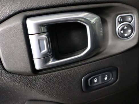 Used 2022 Jeep Wrangler Unlimited Sahara w/ Cold Weather Group AWD/4WD image 19