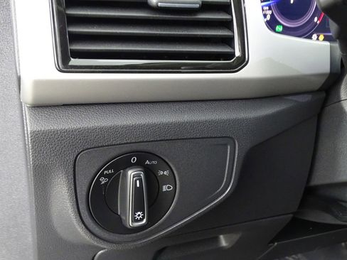 Used 2022 Volkswagen Atlas SE image 19